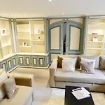 Larem Suites Old Town